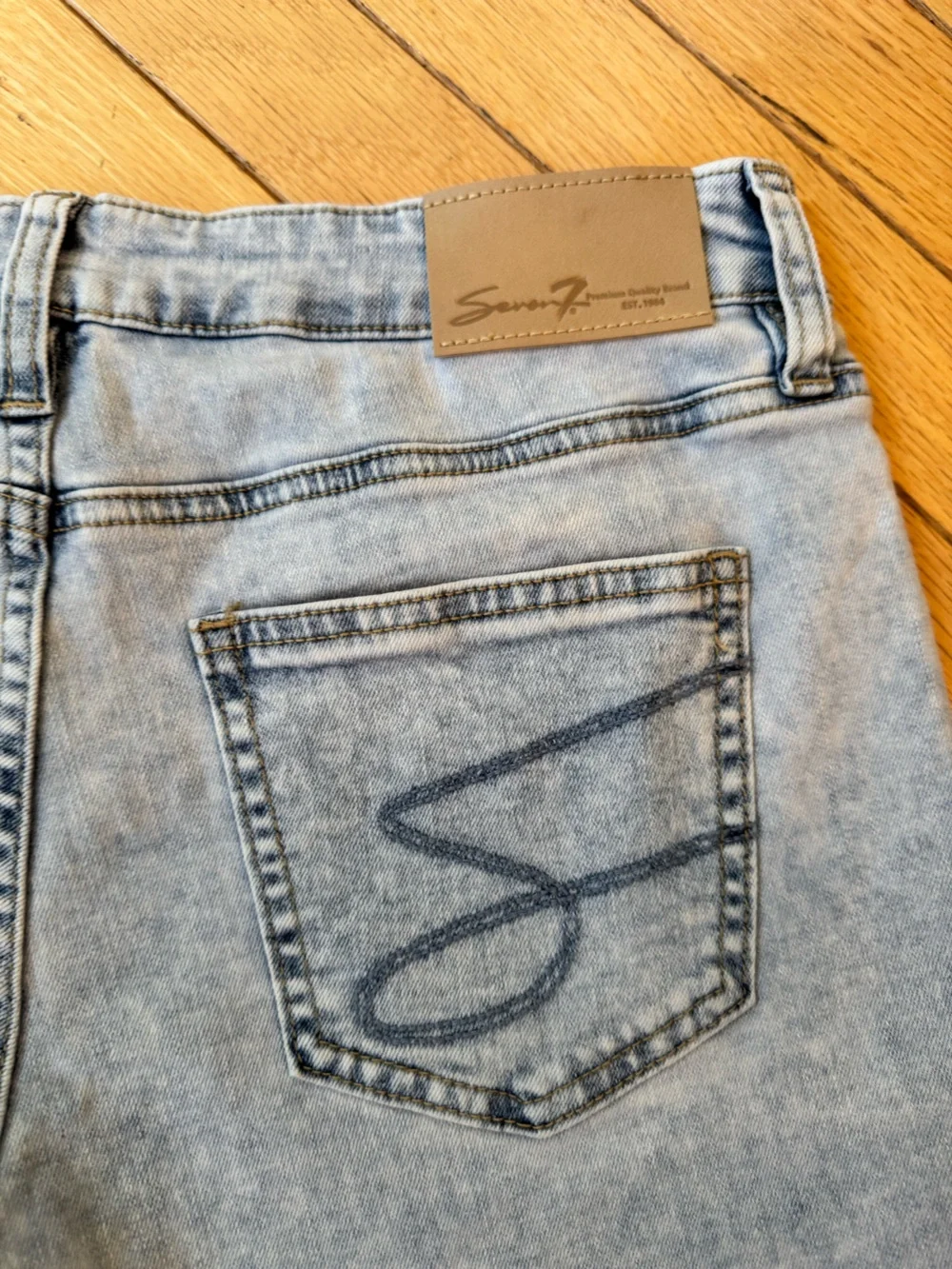 Seven 7 Size 4 Light Wash Rolled Hem Relaxed Bermuda Denim Shorts.8” Inseam NWOT